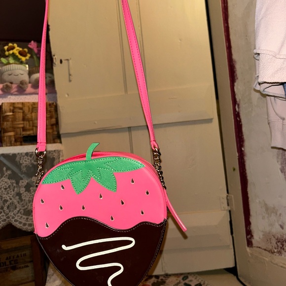 Kate Spade Limited Edition Strawberry Bag - Picture 4 of 4